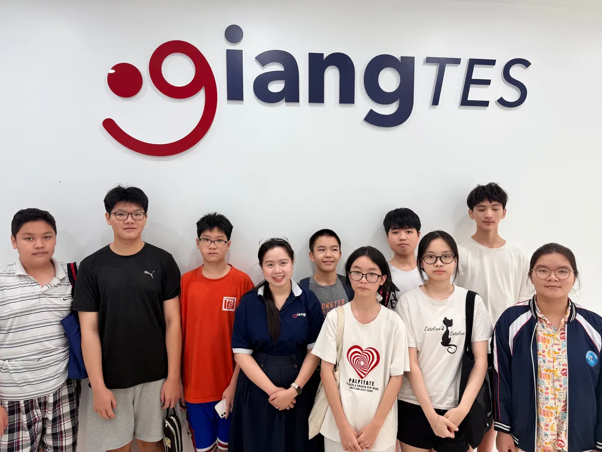 Học sinh trong lớp học tại GIANGTES